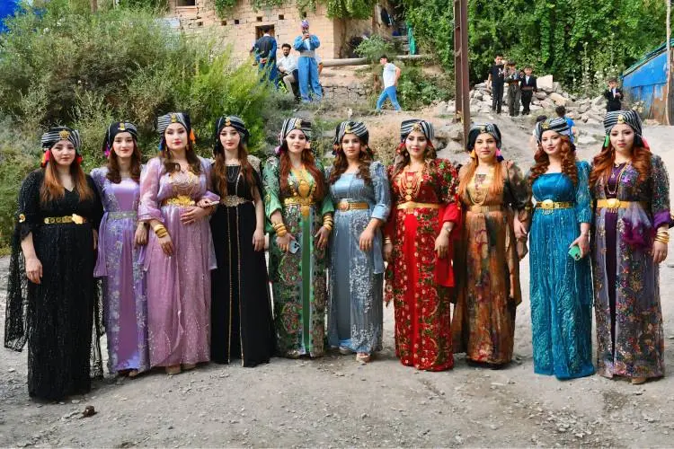 Aşiret gençler için yeni karar aldı! Milyonlarca lira paraya kilolarca altına son