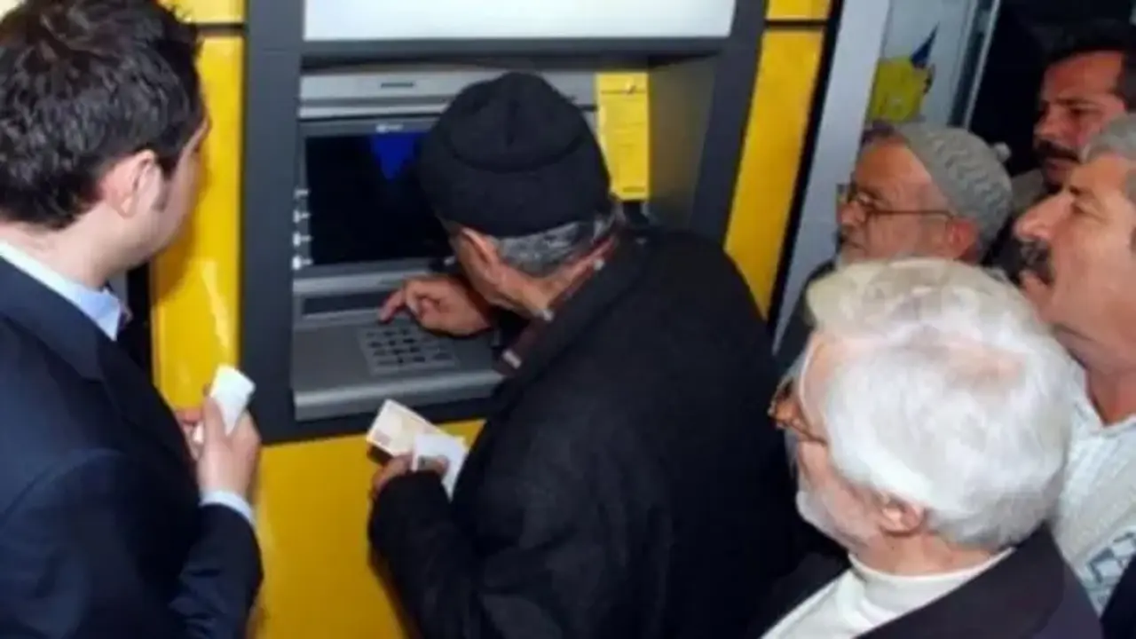 ATM'den para çeken emekliler dikkat: Yeni düzen ile paranız yanmasın!