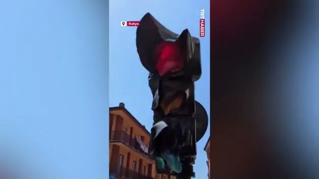 Avrupa kavruluyor: İtalya ve Almanya'da trafik lambaları eridi!