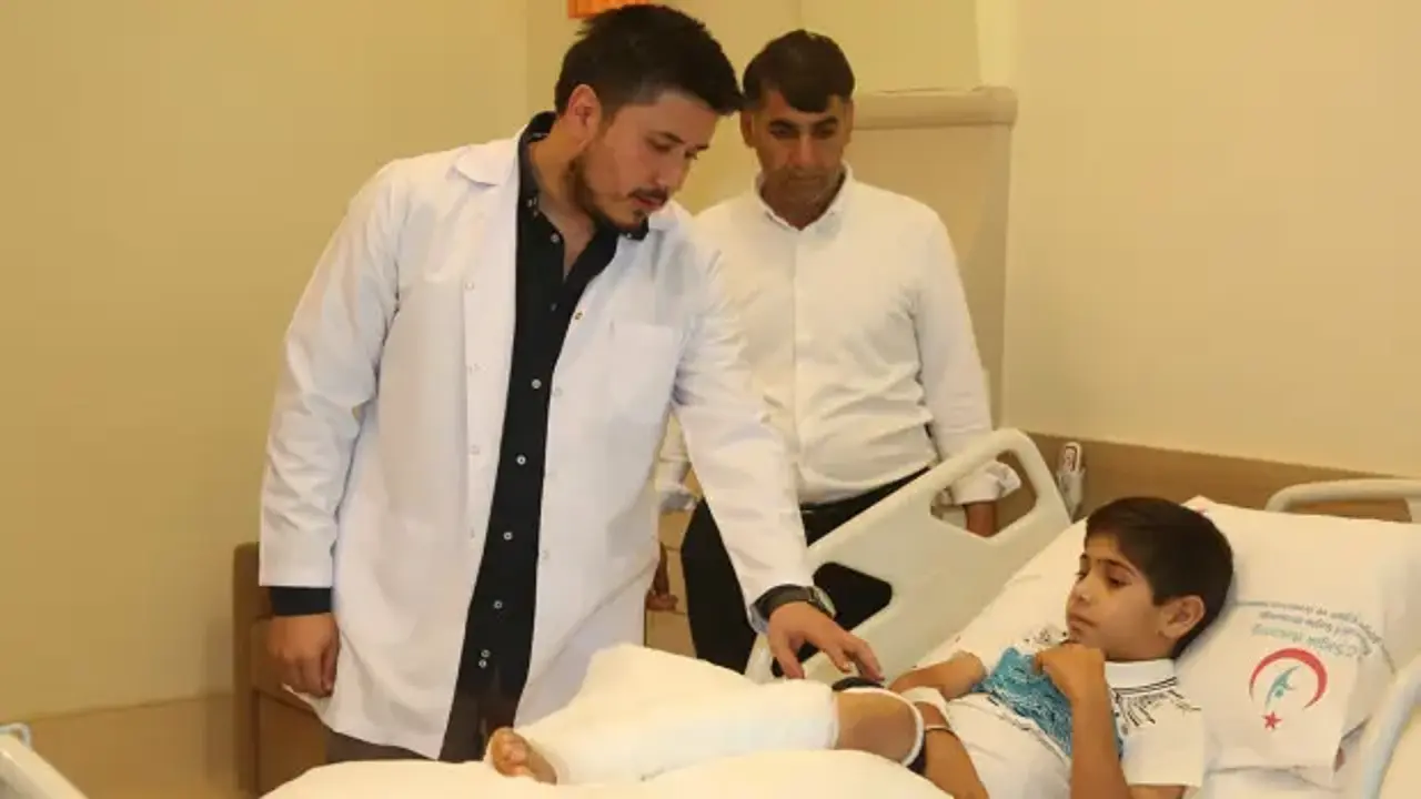 Ayağını kaybetmekten kurtulan Musa'nın hayali değişti: Doktor olacak