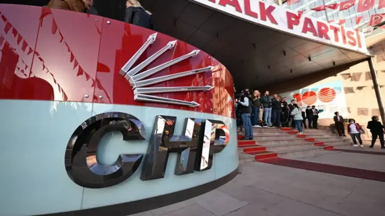 Aydın'da CHP'li belediye meclis üyesi AK Parti'ye geçti
