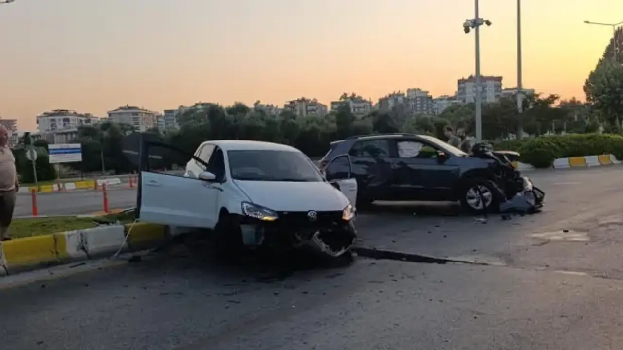 Aydın'da otomobille çarpışan araç refüje çıktı: 1 yaralı