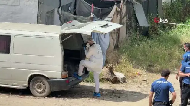 Bağcılar’da mahalleyi saran kokuyu kanalizasyon zannettiler ama ceset olduğu ortaya çıktı