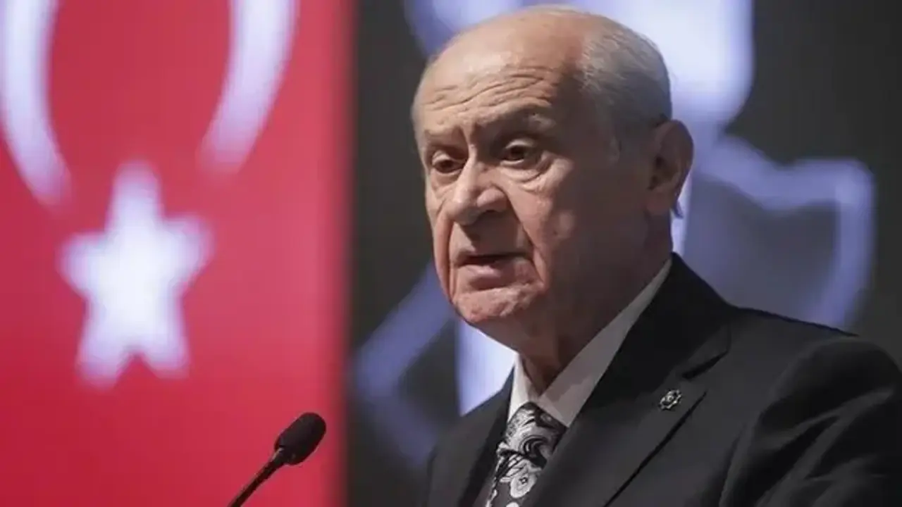 Bahçeli, A Milli Kadın Voleybol Takımı'nı tebrik etti