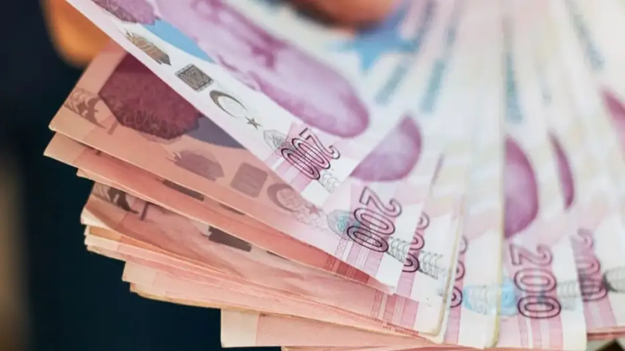 Bakan açıkladı: Zamlı maaşlar hesaplara yatmaya başladı!