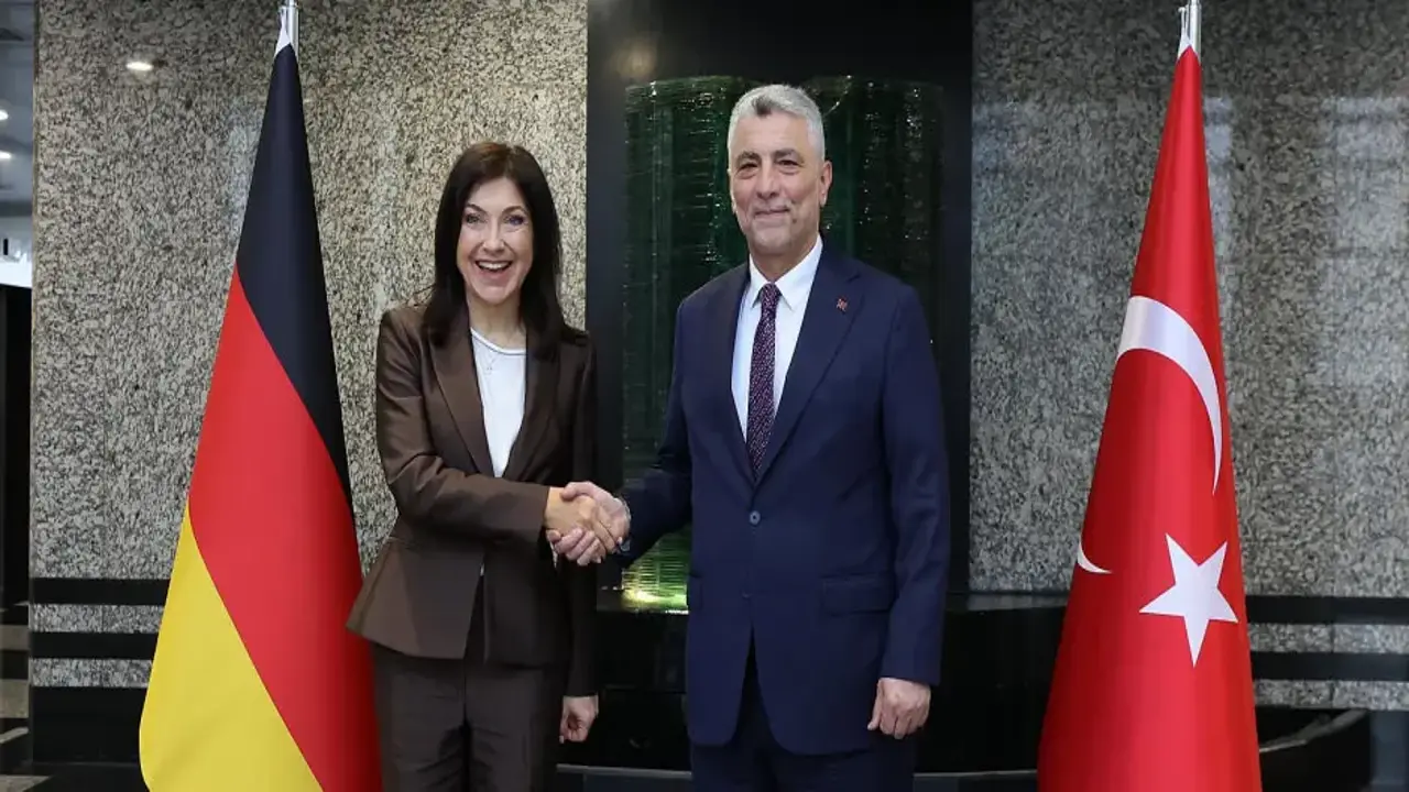 Bakan Bolat, Almanya Ekonomi Bakanı Reiche ile bir araya geldi