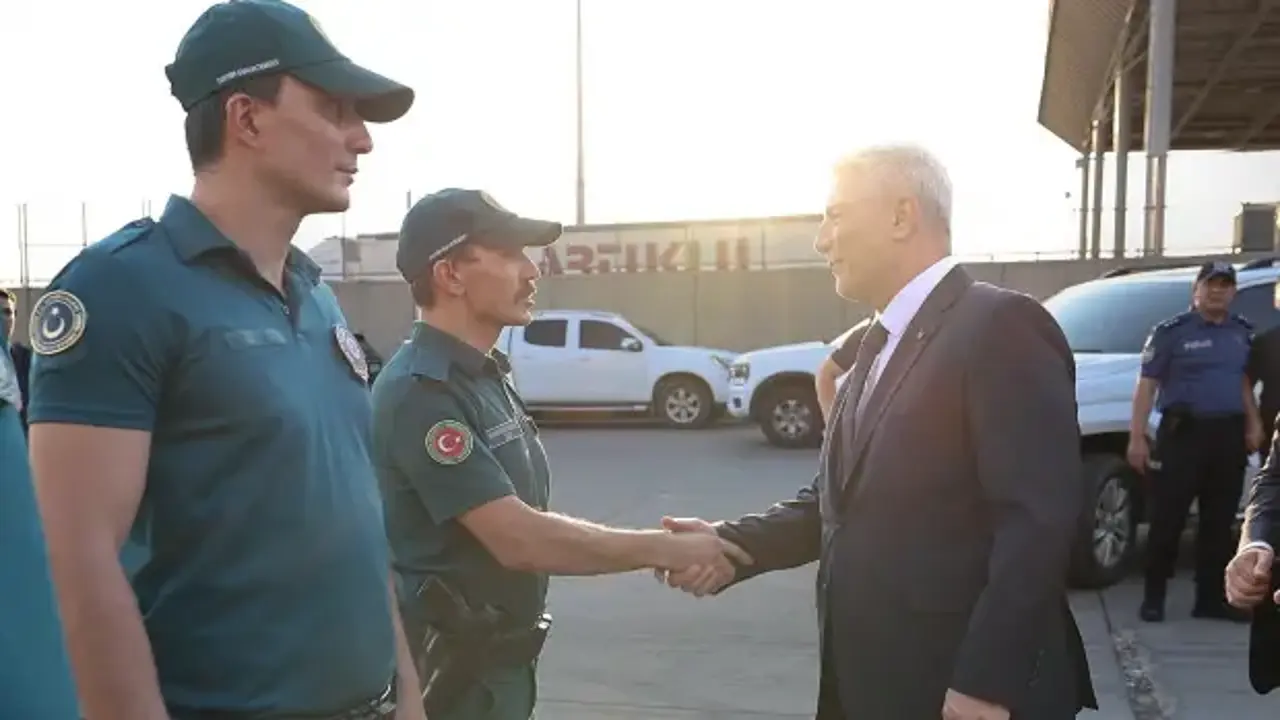 Bakan Bolat, Habur Sınır Kapısı'nda incelemelerde bulundu