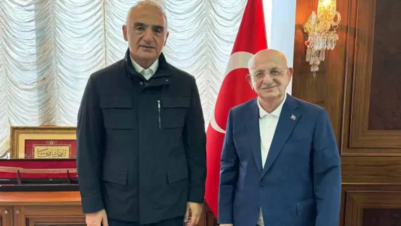 Bakan Ersoy'dan İsmail Kahraman’a anlamlı ziyaret
