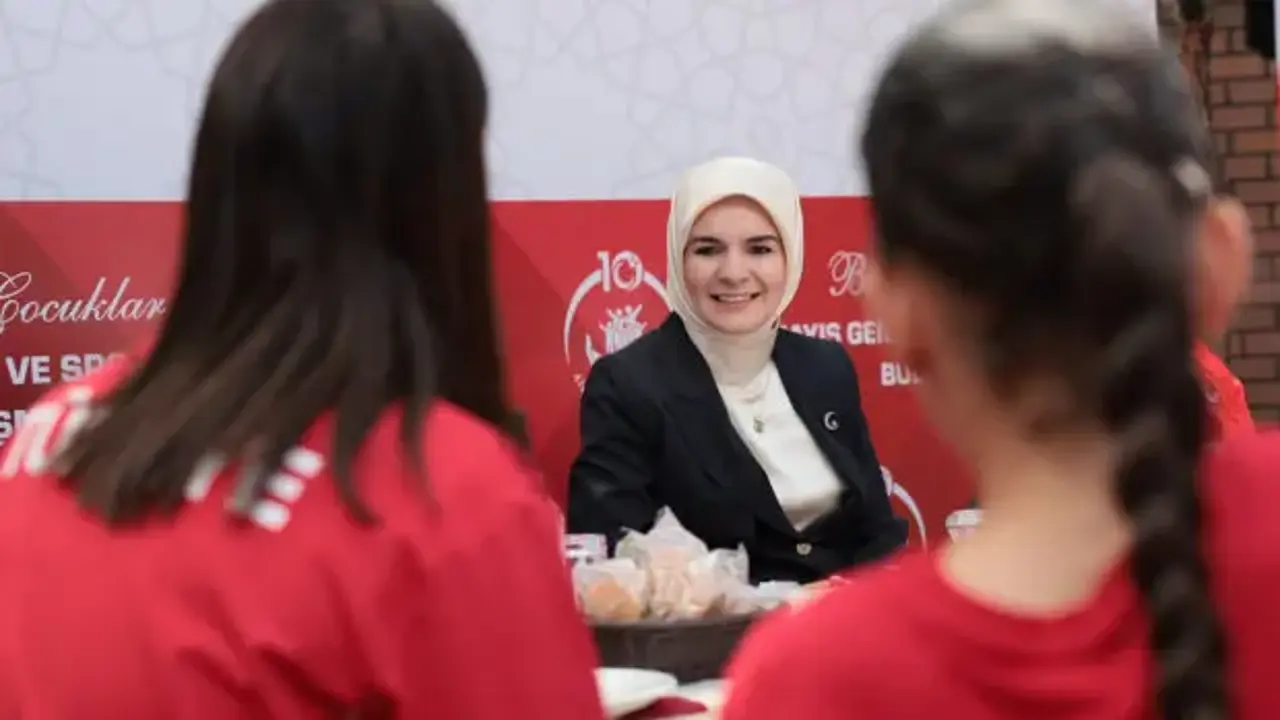 Bakan Göktaş, devlet himayesindeki başarılı sporcu gençlerle buluştu