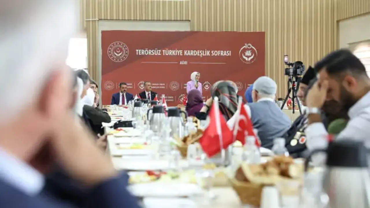 Bakan Göktaş şehit aileleri ve gazilerle “Terörsüz Türkiye Kardeşlik Sofrası”nda buluştu
