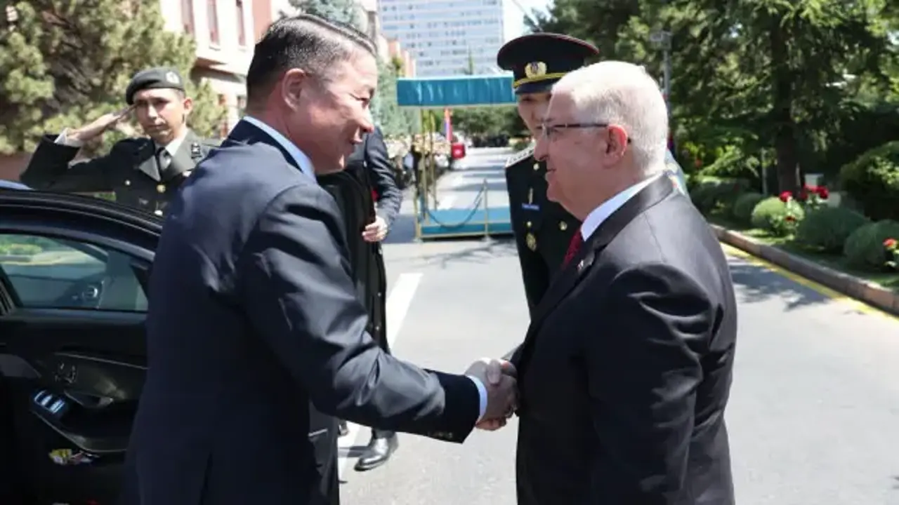 Bakan Güler, Moğol mevkidaşı Batlut ile bir araya geldi