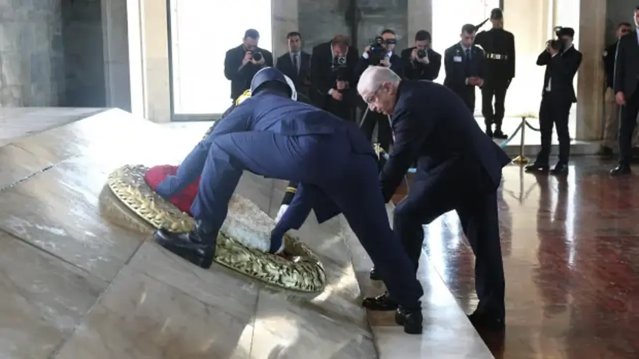 Bakan Güler, OYAK Yönetim Kurulu üyeleri ile Anıtkabir'i ziyaret etti