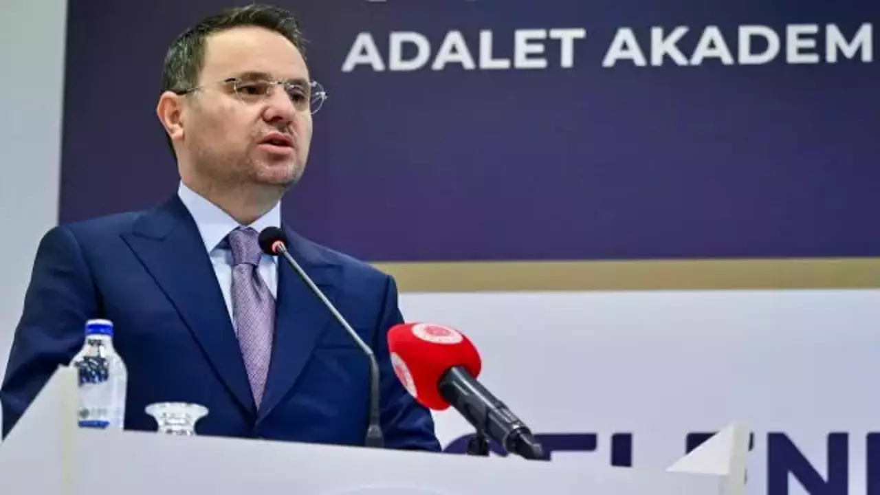 Bakan Gürlek: Adliye kapısı, adaletin ve eşitliğin kapısıdır!