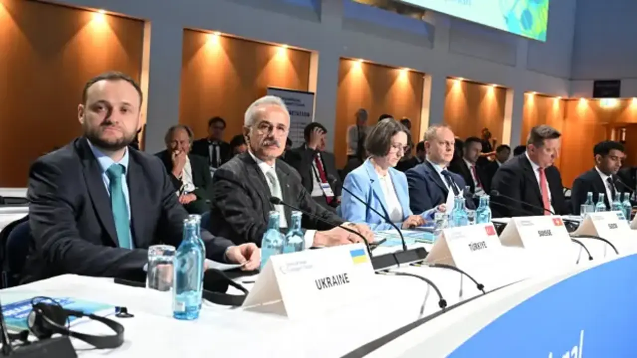 Bakan Uraloğlu: Alternatifi olmayan her sistemin kırılgandır