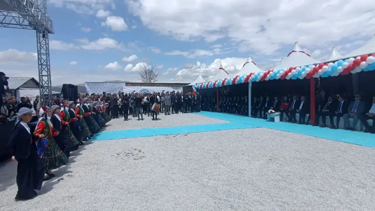 Bakan Yumaklı Van'da müjdeyi verdi: Hayvancılıkta dev destek projesi başlıyor