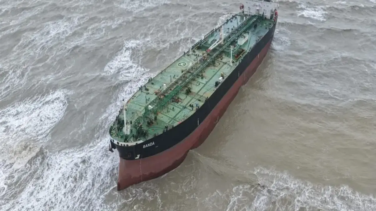 Bakanlık açıkladı: Sarıyer'de sürüklenen tanker kurtarıldı