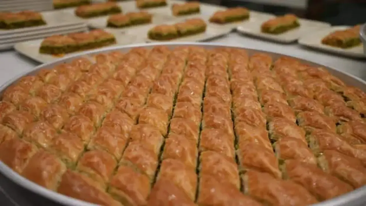 Baklavaya talep arttı! Fiyatı Bin 800 TL