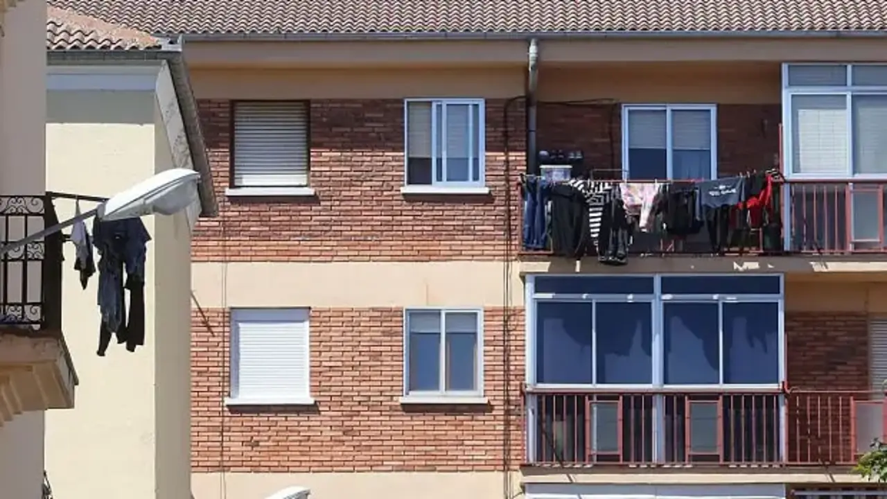 Balkona çamaşır asmak yasaklandı! Para cezası verilecek