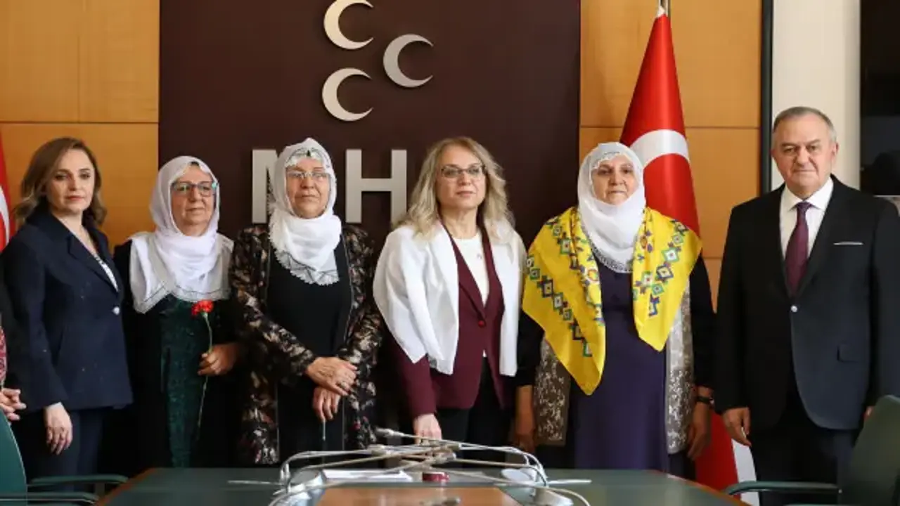 'Barış Anneleri'nden MHP'ye ziyaret