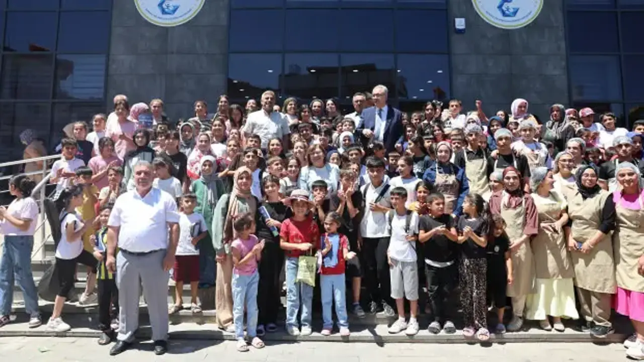 Başkan Şahin, Gaziantep büyükşehir belediyesi yaz okullarını ziyaret etti