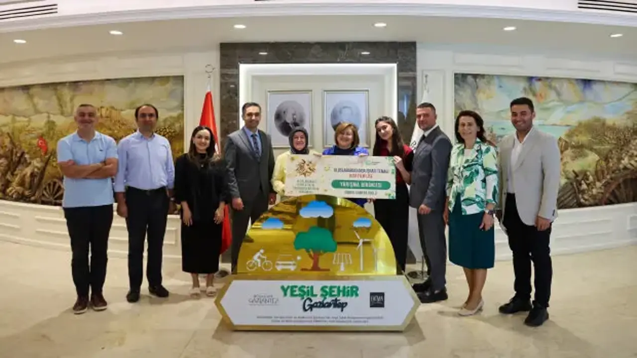 Başkan Şahin, uluslararası başarı elde eden öğrencileri ağırladı