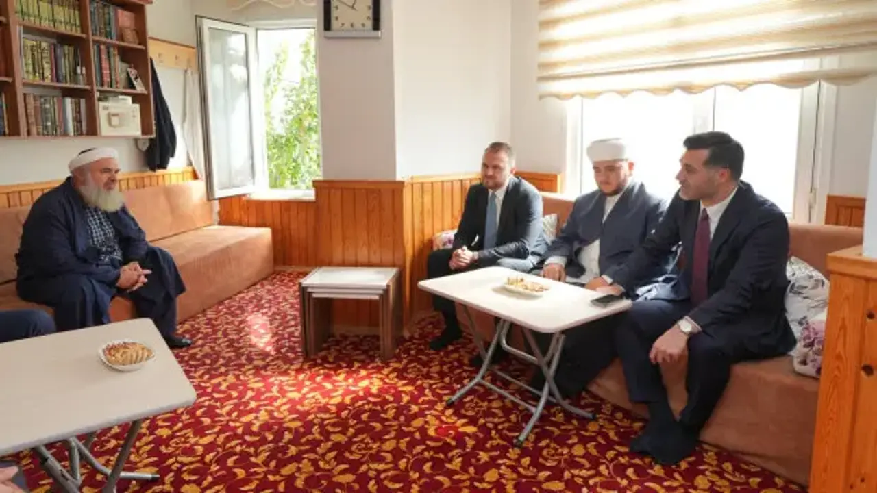 Başkan Vekili Sarıoğlu sahaya indi, selde vefat eden hafız için taziye ziyareti yaptı