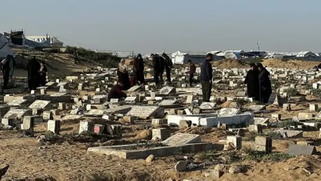 Batı Şeria’da mezarlığa çirkin saldırı!