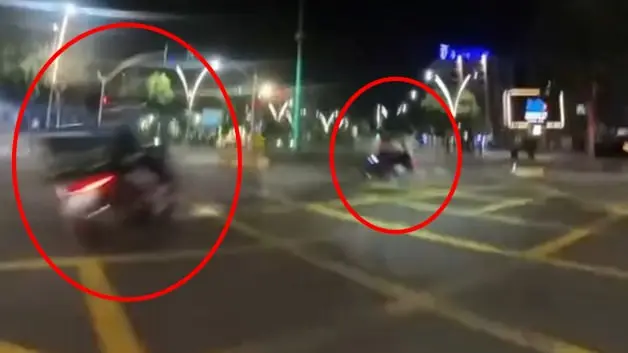 Batman'da iki motosiklet kafa kafaya çarpıştı: 1'i ağır 3 yaralı