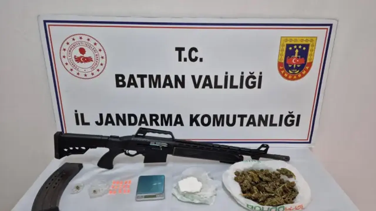 Batman’da jandarmadan eş zamanlı uyuşturucu operasyonu!