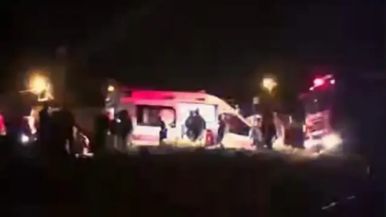 Batman’da otomobil şarampole yuvarlandı: 3’ü ağır 4 yaralı
