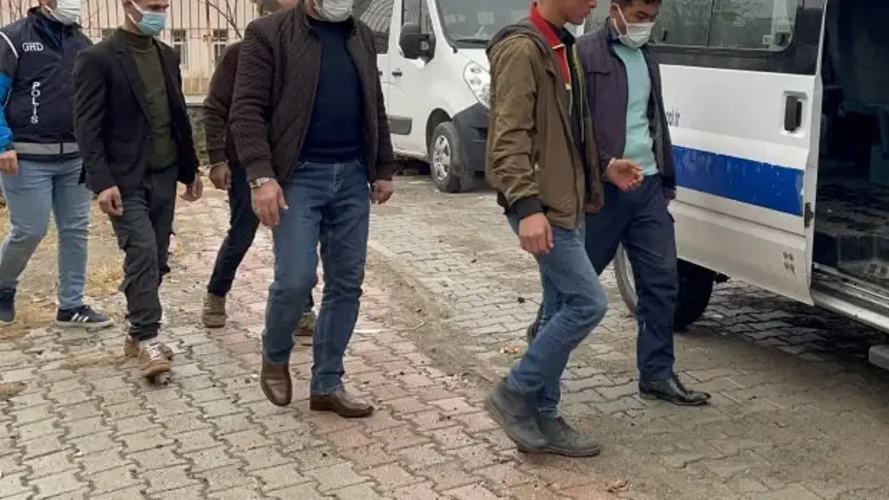 Bayburt'ta 5 düzensiz göçmen yakalandı