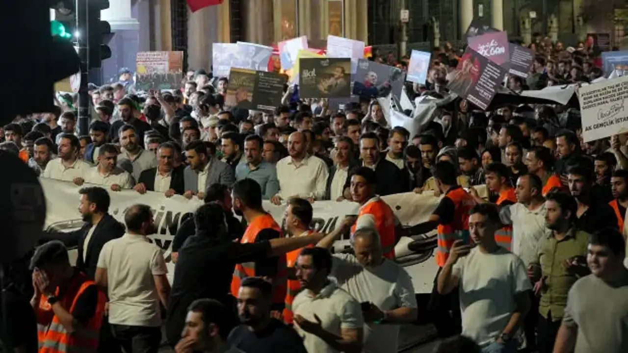 Beyazıt'tan Ayasofya'ya akın... AK Parti'den 6. yıla özel yürüyüş!