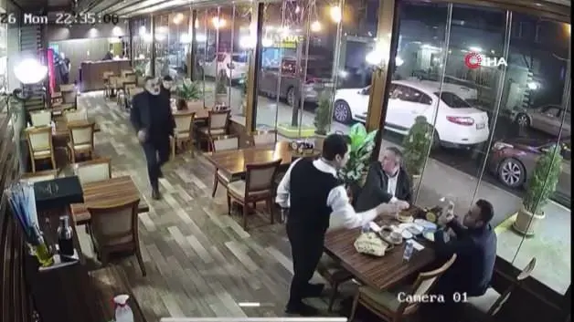 Beylikdüzü'nde CHP'li meclis üyesinin kovulduğu restorana kurşun yağmuru