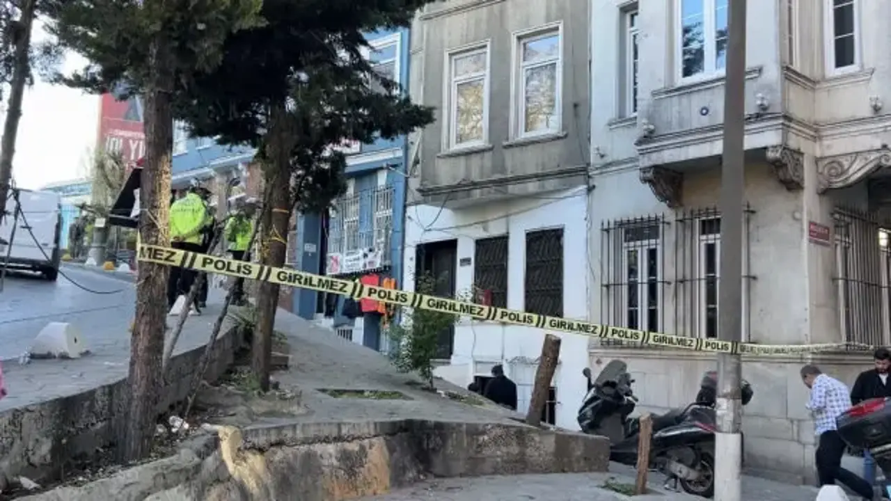 Beyoğlu'nda şüpheli ölüm! Evdeki detaylar dikkat çekti, kız arkadaşı gözaltına alındı