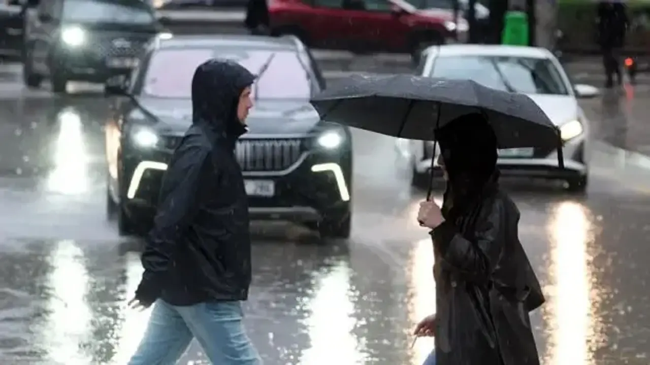 Bir yanda güneş bir yanda yağmur! 18 il için saat verildi: Sarı kodlu uyarı