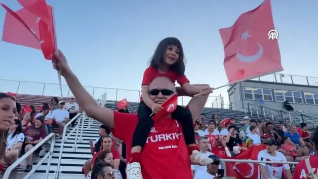 Bizim Çocuklar, Arizona'daki ilk antrenmanını binlerce taraftarlar eşliğinde gerçekleştirdi