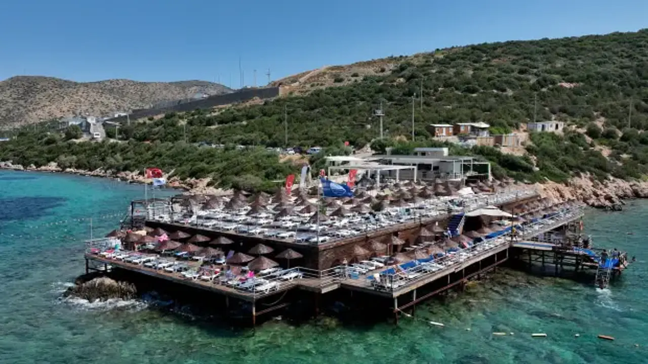 Bodrum halk plajlarına rekor ilgi: Deniz ücretsiz, lahmacun 250 TL
