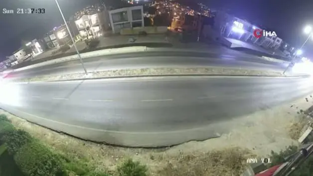 Bodrum'da kontrolden çıkan otomobil AVM'nin otoparkına uçtu!