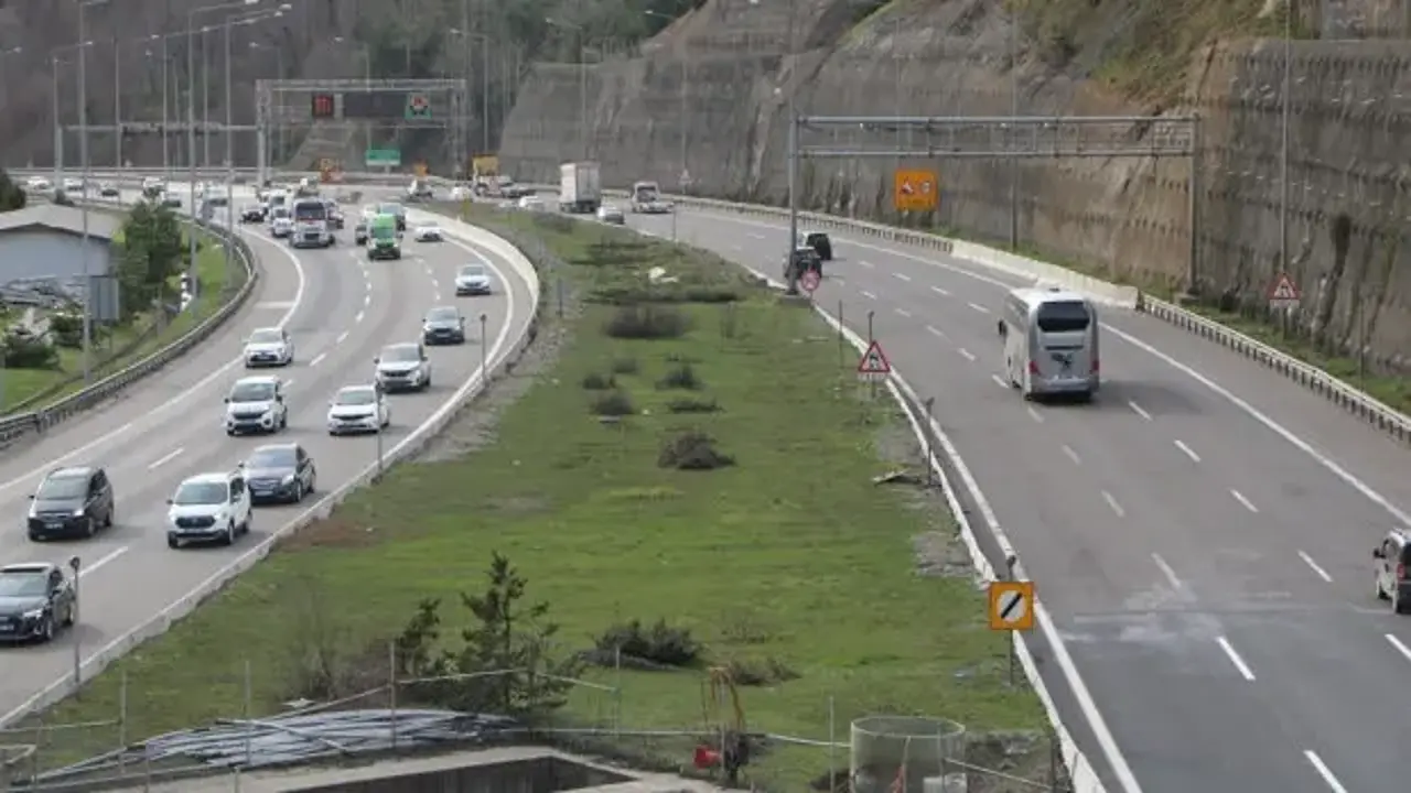 Bolu Dağı Tüneli'nden bayram tatilinde 1 milyon 51 bin 507 araç geçti