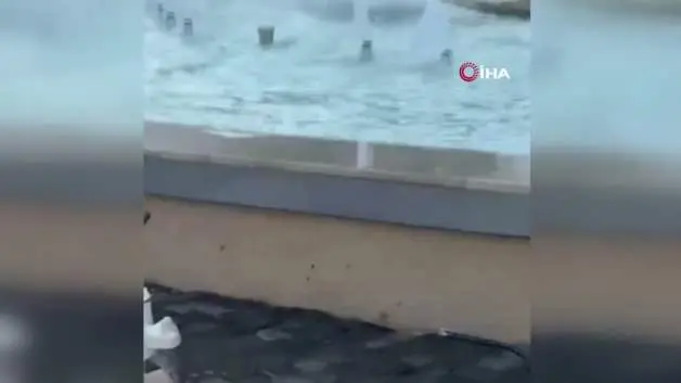 Bolu'da ölüme meydan okuyan serinlik! Elektrik tehlikesine rağmen suya atladılar