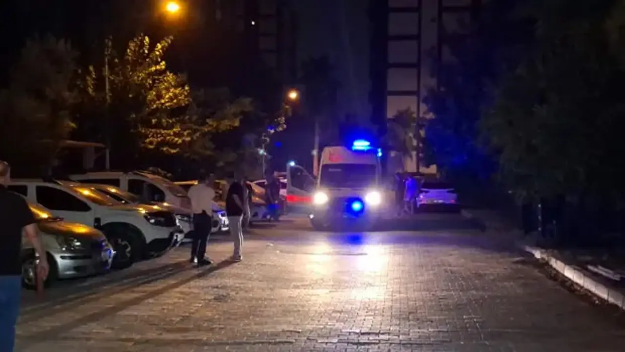 Boşanma aşamasındaki eşini uykusunda tabancayla öldürdü