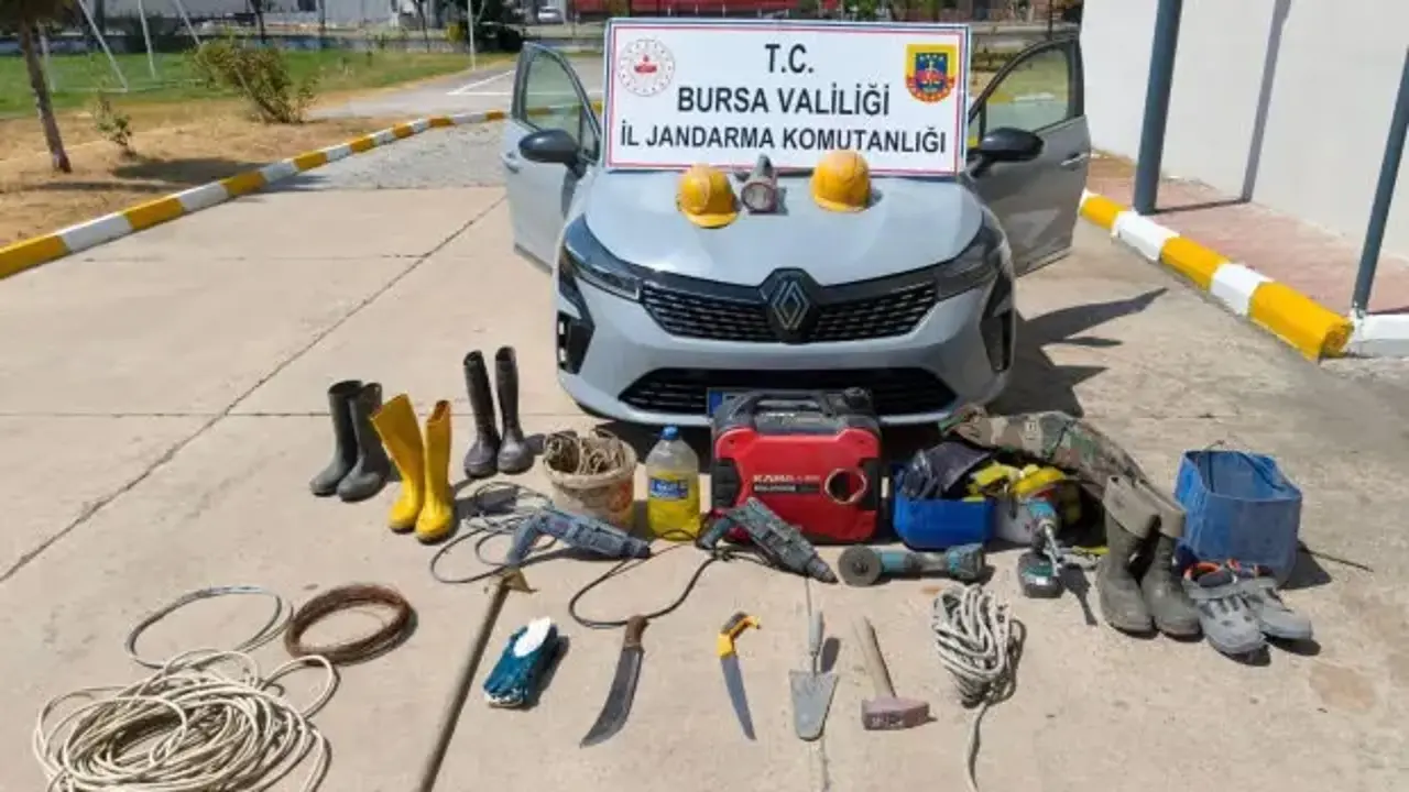 Bursa'da 35 metrelik tünelde kaçak kazı yapan 5 şüpheli yakalandı