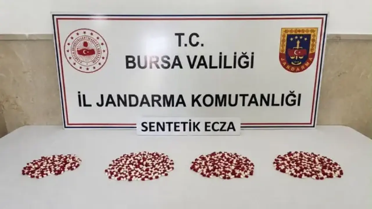 Bursa'da jandarmadan uyuşturucu operasyonu: Evden bin 98 adet sentetik ecza çıktı!