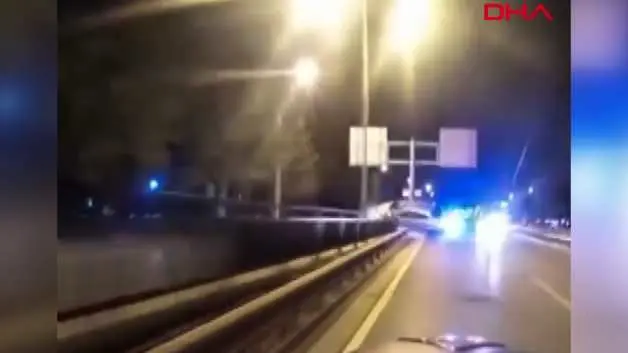 Bursa'da refüje çarpan otomobilin takla attığı kaza kamerada