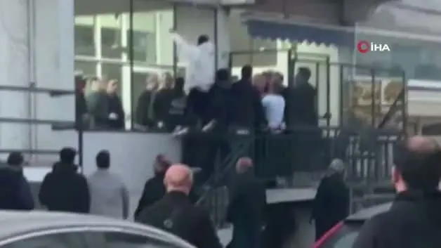 Bursa'da tekmeli sopalı kavga kamerada!