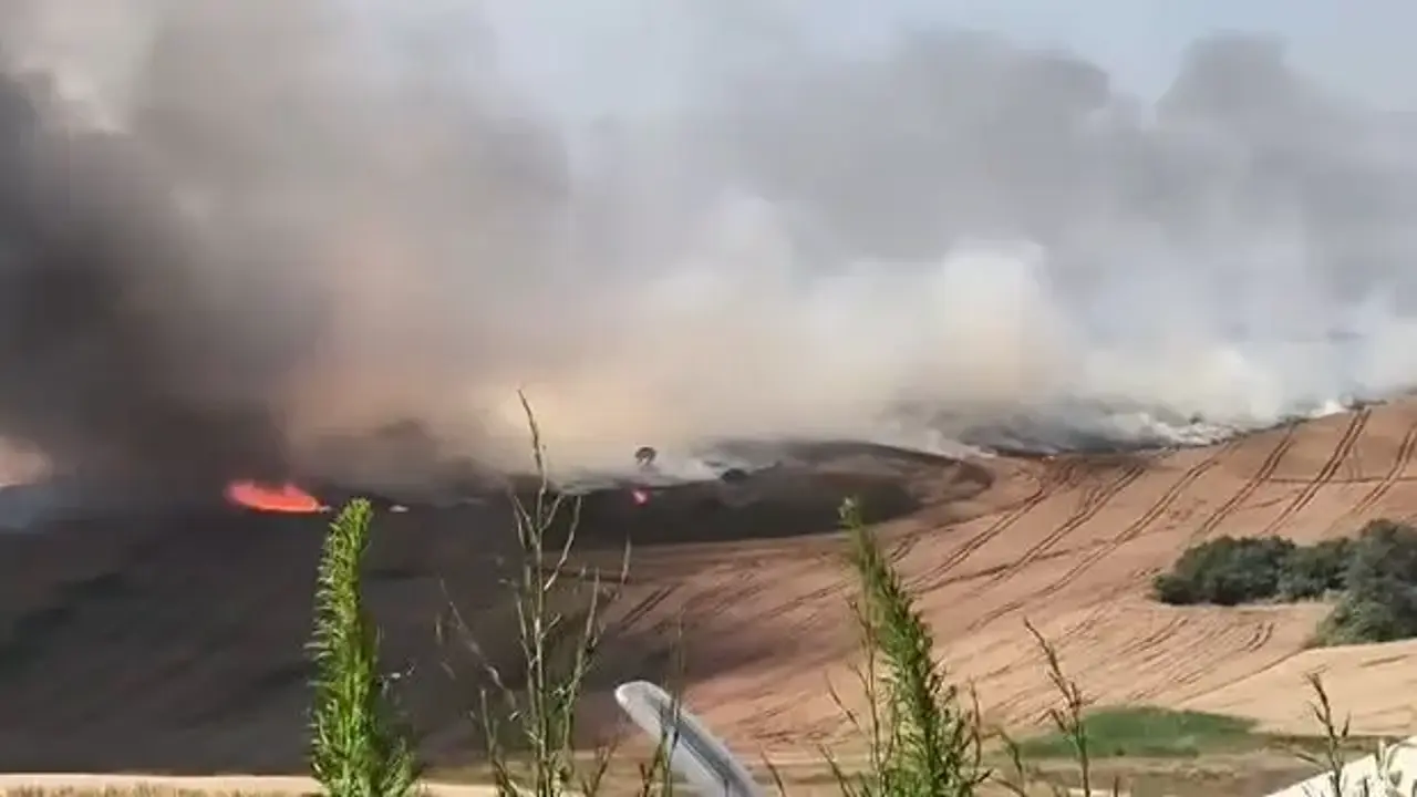 Büyükçekmece'de korkutan yangın! Alevler rüzgarın etkisiyle büyüyor...