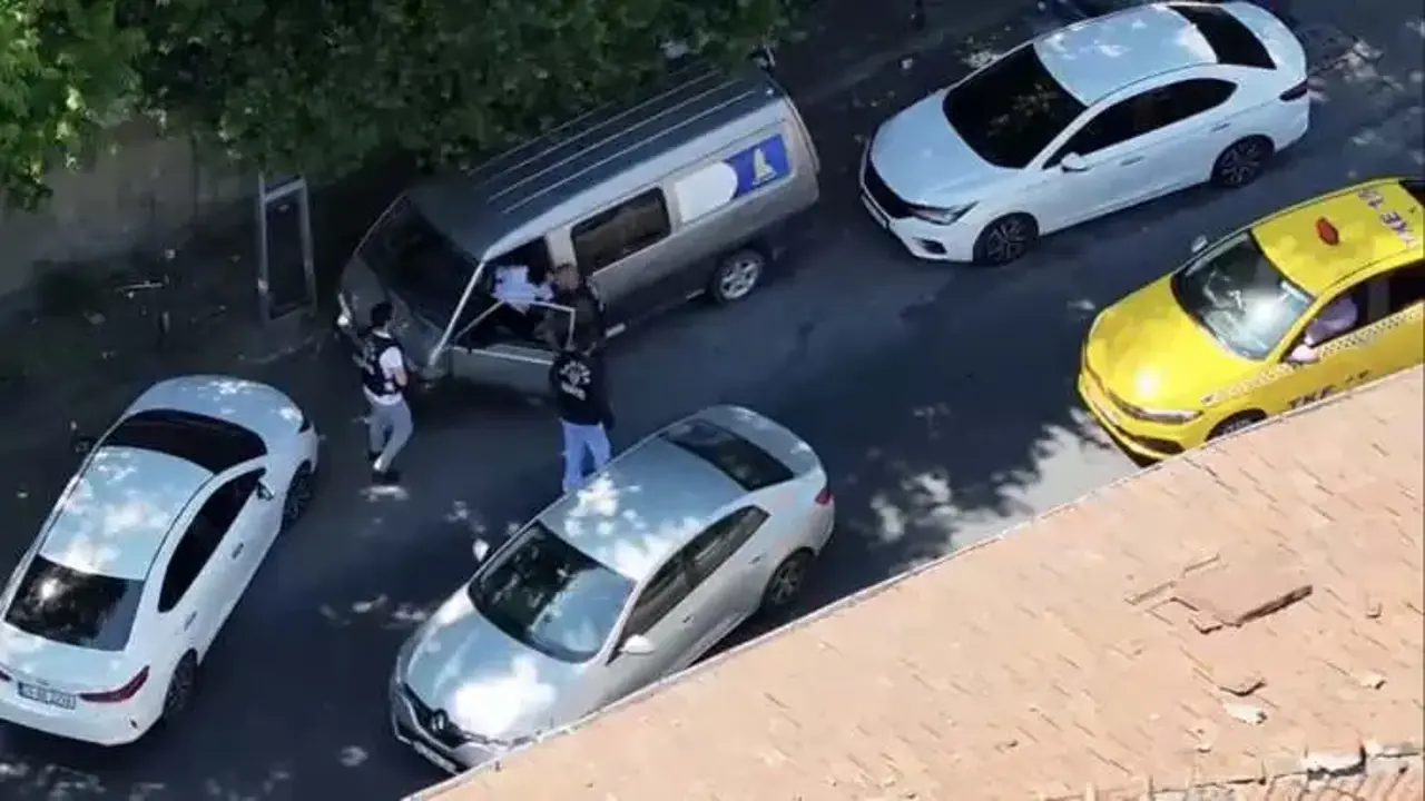 Çalıntı araçla İstanbul turu yaptılar! Ekipler kıskıvrak yakaladı