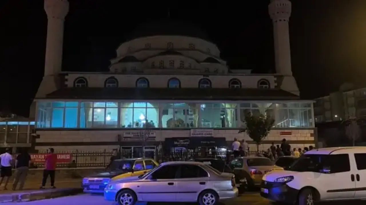 Camide asılı halde bulundu