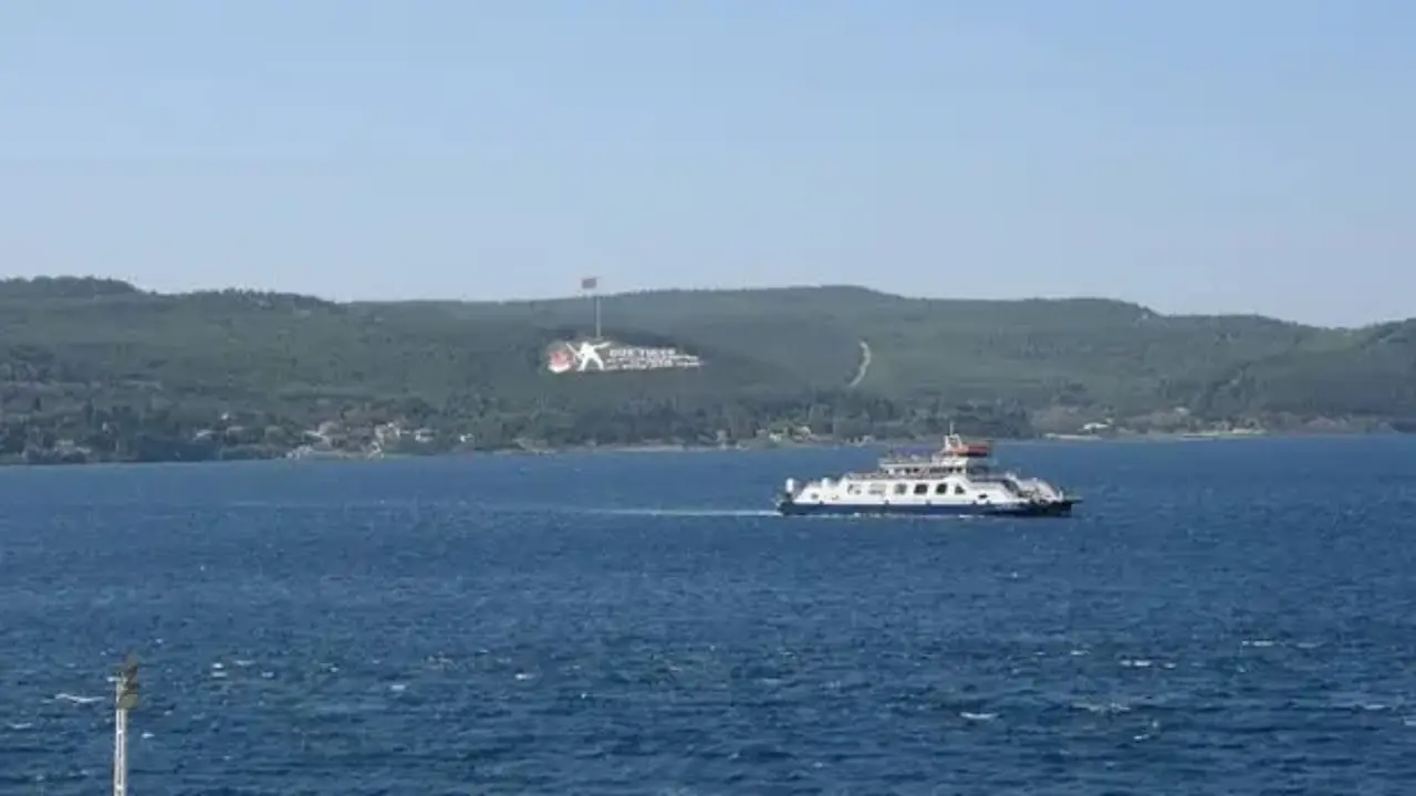 Çanakkale Boğazı'nda yük gemisi karaya oturdu: Boğaz trafiğe kapatıldı