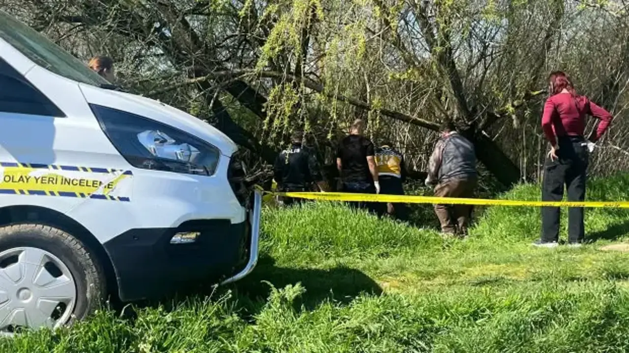 Çay kenarında erkek cesedi bulundu